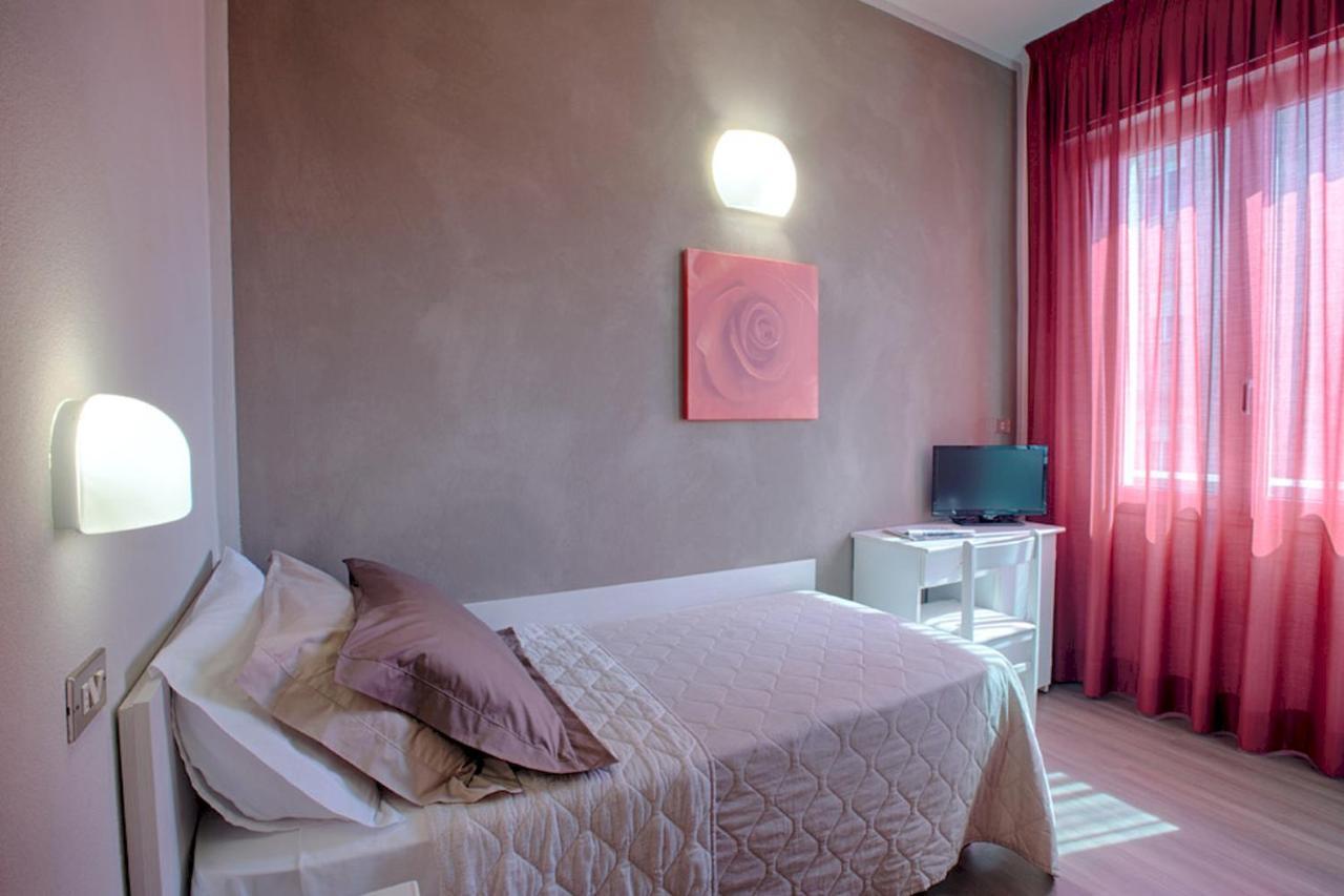 بيلاريا-إيجيا مارينا Hotel Columbia الغرفة الصورة