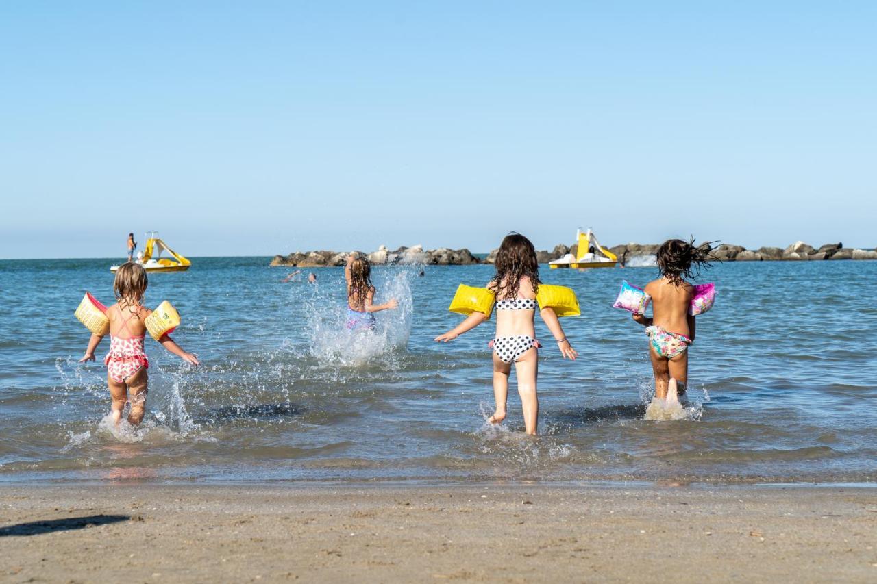 بيلاريا-إيجيا مارينا Hotel Columbia المظهر الخارجي الصورة